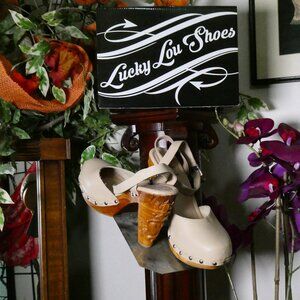 Lucky Lou Shoes 1950's Style Tan Amor Wood Carved Heels w/ Box Sz 9
